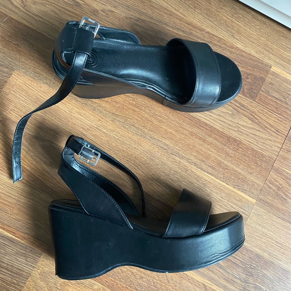 urban outfitters platform sandals